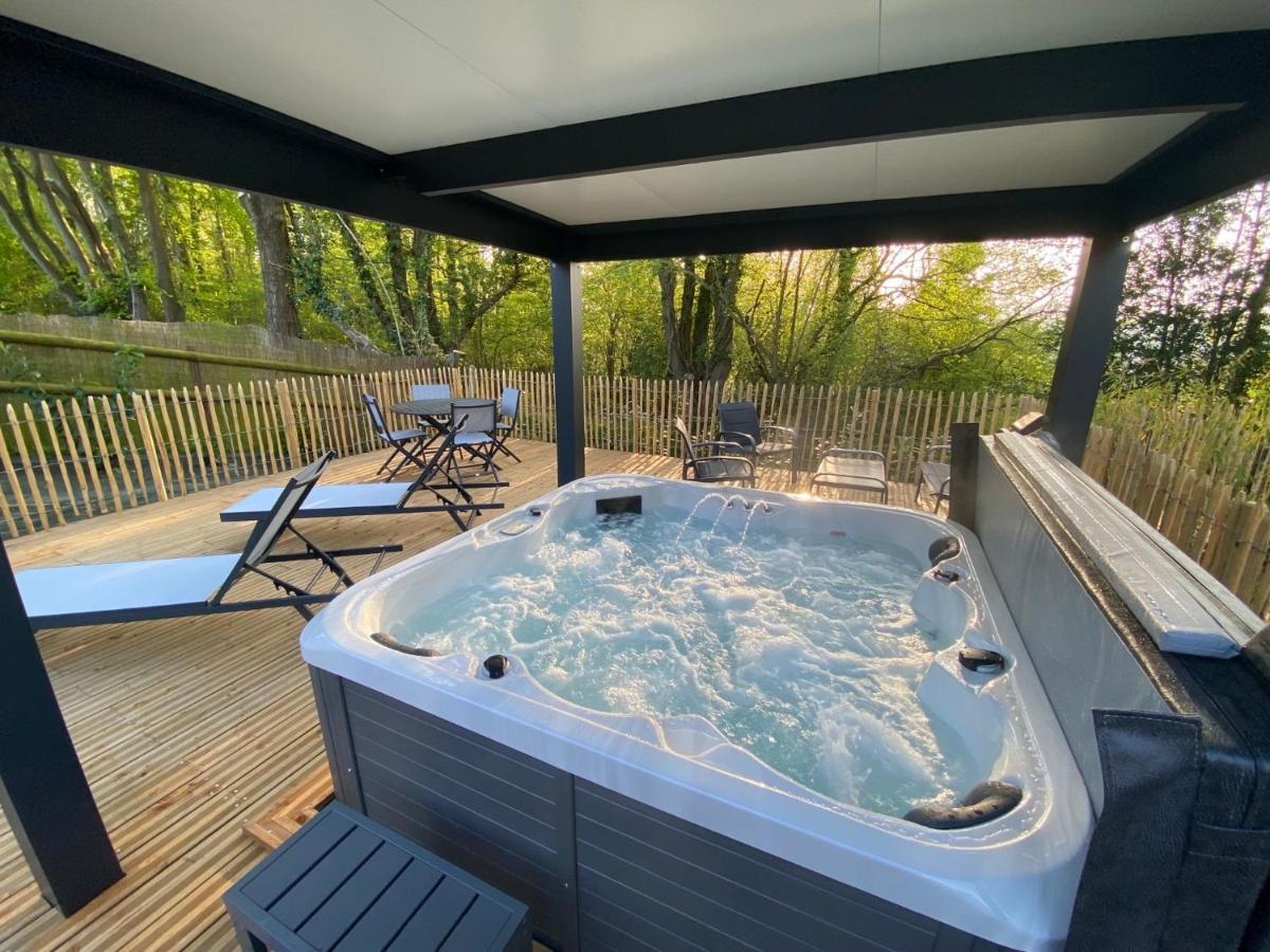 Domaine Du Gros Chene - Terrasses Avec Jacuzzis Privatifs Apartment Ablon Luaran gambar